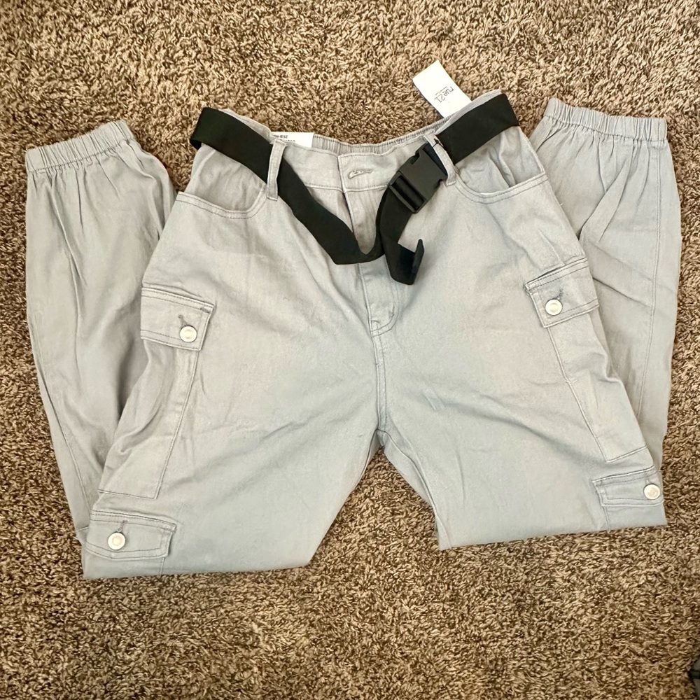NWT Women’s High-Rise Baggy Cargo Jogger